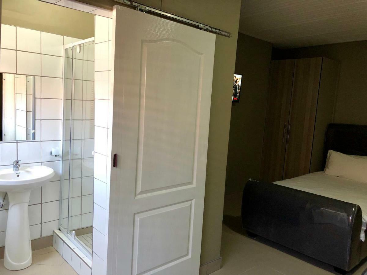 City Lodge Etosha Omuthiya Bagian luar foto